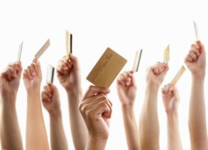 STUDIU BANKINGNEWS: Sapte banci controleaza peste 80% din piata locala de carduri, suprematia fiind asigurata de Raiffeisen Bank si Banca Transilvania item-thumbnail