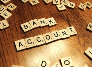 Cat costa deschiderea si administrarea unui cont in lei. Numai patru banci nu taxeaza administrarea contului, iar alte doua iau bani chiar si la deschidere item-thumbnail