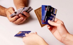 EXCLUSIV. Topul băncilor pe carduri în 2015: Banca Transilvania a devenit liderul pieței. BRD, Banca Transilvania și Raiffeisen Bank conduc la capitolul sume tranzacționate item-thumbnail