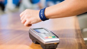 VISA: Plăţile mobile iau avânt pe măsură ce europenii adoptă noi modalităţi de plată. În România, 42% dintre respondenţi au folosit cardul contactless item-thumbnail