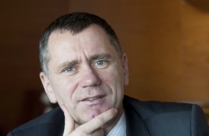 OTP Bank vrea să-şi dubleze cota pe piaţa din România. Laszlo Wolf, Director General Adjunct OTP: vor fi noutăți despre semnarea unei tranzacții pentru Banca Românească la finele lunii iunie sau începutul lui iulie item-thumbnail