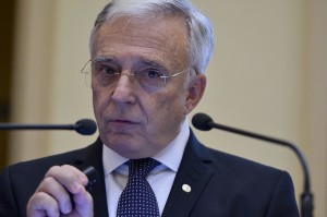 Măsurile privind limitarea gradului de îndatorare vor fi anunțate curând. Mugur Isărescu: ”Vrem să orientăm creditarea pe baze sănătoase” item-thumbnail