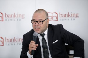 Studiu PwC: Sectorul bancar are, în medie, 58.000 de angajați într-un an. În ultimii cinci ani, taxele achitate de bănci la buget pentru salarii au cumulat 13,5 miliarde de lei item-thumbnail