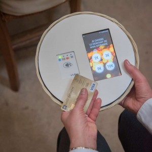 De ieri, cutia milei a devenit una high tech pentru plata cu cardul. La Paris item-thumbnail