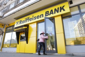 Raiffeisen Bank și-a dublat numărul de clienți Smart Mobile în 2017 atingând 475.000 de utilizatori item-thumbnail