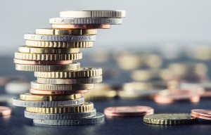 Mugur Isărescu anunță că BNR va lua o decizie până în septembrie în privința limitării gradului de îndatorare a populației item-thumbnail