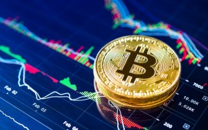 Bitcoin-ul şi monedele fiduciare nu sunt rivale, iar tehnologia blockchain poate ajuta băncile prin tranzacţii mai sigure, mai rapide item-thumbnail