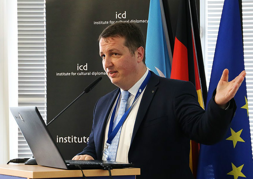 Andrei Rădulescu, Banca Transilvania: previzionăm creșterea costurilor de finanțare și deprecierea leului pe final de an. Ce riscuri identifică analistul BT pentru sectorul bancar Andrei Rădulescu, Banca Transilvania: previzionăm creșterea costurilor de finanțare și deprecierea leului pe final de an. Ce riscuri identifică analistul BT pentru sectorul bancar
