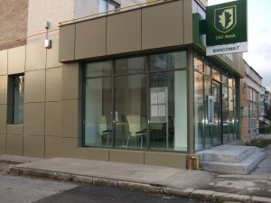 CEC Bank lansează un nou produs destinat clienților care accesează programul „Investeşte în tine”. Creditele vor fi garantate în proporție de 80% de stat și vor avea dobândă și costuri zero item-thumbnail