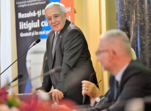 Mugur Isărescu în cadrul Conferinței CSALB: BNR urmăreşte îndeaproape şi cu atenţie îmbunătățirea calității serviciilor pe care băncile le oferă consumatorilor, inclusiv modalitățile de rezolvare a neînţelegerilor item-thumbnail