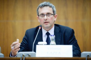 Conferinţa ALB România. Valentin Lazea, BNR: Un număr mic de bănci s-au trezit la realitate să educe clienţii. Mă îndoiesc că IFN-urile vor asta item-thumbnail