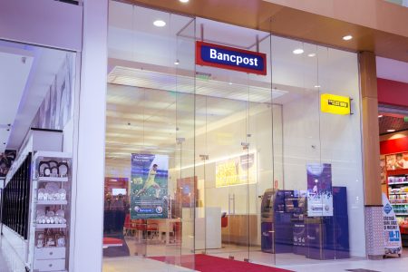 Bancpost lanseaza o agentie complet digitalizata si pune la dispozitia clientilor tablete ce promoveaza conceptul de self-banking