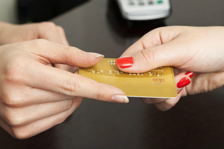 Industria cardurilor a raportat cifre colosale în 2015: Băncile au vândut peste 170.000 de carduri de credit, dublu față de anul anterior
