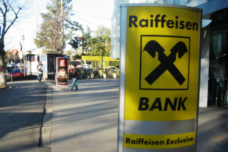 Raiffeisen Bank ajunge cu legea darii in plata la Curtea Constitutionala