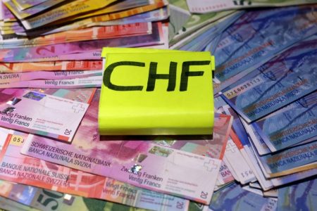 Curtea de Justiţie a UE s-a pronunţat în cazul unui împrumut în franci elveţieni din România: Instituţiile financiare trebuie să furnizeze împrumutaţilor informaţii suficiente pentru a le permite să adopte decizii prudente