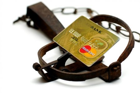 10 sfaturi despre cum să folosiţi cardul de credit ca să nu devină o povară şi să faceţi chiar economii