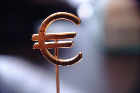 ERSTE: Cursul euro ar putea ajunge pana la 4,62 lei in decembrie 2017