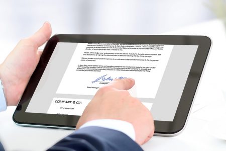 UniCredit adoptă semnătura electronică calificată, primul pas spre digitalizarea 100%. Cum poti accesa credite de nevoi personale online