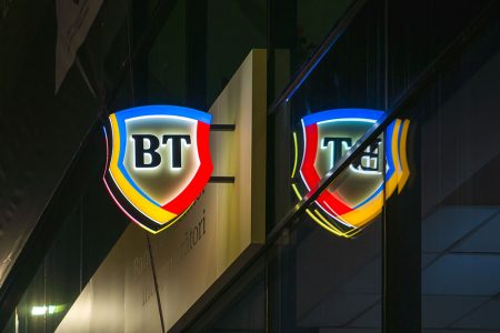 Banca Transilvania lansează opțiunea BT Visual Help prin care clienții își pot gestiona cardurile cu ajutorul telefonului