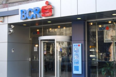 BCR a implementat o soluție de plata cu cardurile contactless în transportul public din Oradea