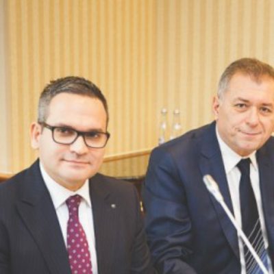 Nici bine nu s-a încheiat integrarea Bancpost că Horia Ciorcilă și Ömer Tetik anunță că Banca Transilvania este pregătită pentru noi achiziții: ”Avem curajul, experiența şi resursele necesare pentru noi reinventări ale băncii noastre… dacă vor apărea oportunități pe piață”