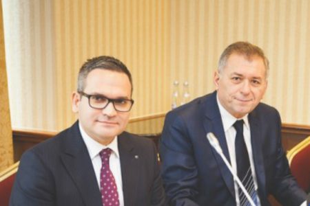 Nici bine nu s-a încheiat integrarea Bancpost că Horia Ciorcilă și Ömer Tetik anunță că Banca Transilvania este pregătită pentru noi achiziții: ”Avem curajul, experiența şi resursele necesare pentru noi reinventări ale băncii noastre… dacă vor apărea oportunități pe piață”