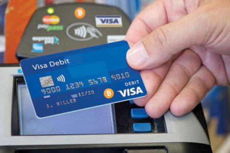 Băncile și comercianții din România pot oferi deținătorilor de carduri de credit Visa opțiunea de plată în rate