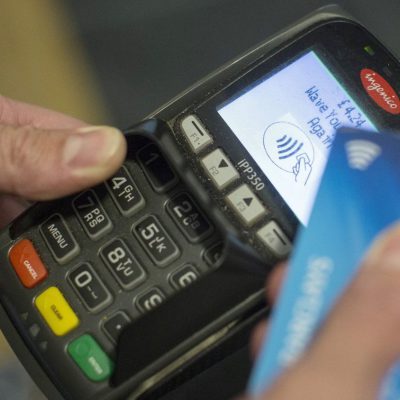 #Dreptullabanking: Valoarea tranzacțiilor cu cardurile de credit s-a dublat în 4 ani. Șase recomandări pentru  utilizarea responsabilă a cardurilor