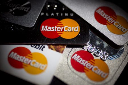 phos și Mastercard stimulează economia Europei cu o soluție care le permite IMM-urilor să accepte plăți digitale