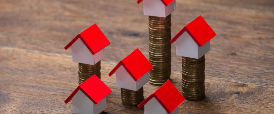 Creditul Prima Casă rămâne cel mai ieftin împrumut pentru locuință. Un credit ipotecar standard poate fi și cu  15.000 de euro mai scump. BCR a redus cel mai mult diferențele de costuri