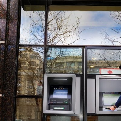 Alpha Bank extinde tehnologia self-service banking, făcând tranziția către o generație nouă de ATM- uri. Banca a instalat deja 50 de terminale noi