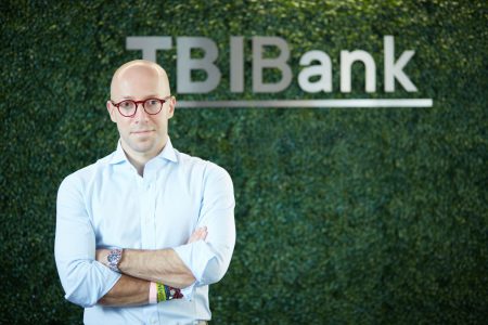 Profitul net al TBI Bank a crescut la un nivel record.  Petr Baron, CEO: modelul nostru solid de business și stabilitatea financiară ne asigură forța să continuăm procesele de transformare și investițiile în tehnologie, în beneficiul clienților