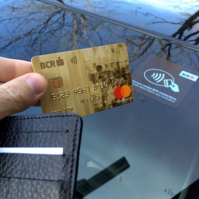 BCR introduce noi măsuri menite să asigure protecția clienților atunci când plătesc cu cardul. Atenție! Codul PIN se va solicita ocazional și pentru cumpărături contactless mai mici de 100 lei