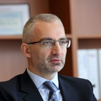 Alexandru Păunescu (CSALB): ”Băncile trebuie să înțeleagă că asemănarea dintre un caz în care un consumator obține 65 de lei și unul în care banca șterge o datorie de 60.000 de euro ține de nemulțumirea consumatorului. Ambele cazuri trebuie privite cu aceeași atenție!”