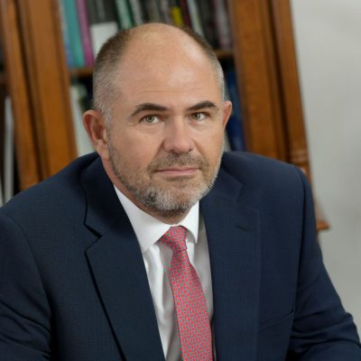 Sergiu Oprescu devine președintele holdingului în care au fost integrate subsidiarele Alpha Bank din România, Cipru și Albania. Bancherul va conduce astfel de la București operațiunile băncii grecești din cele 3 țări