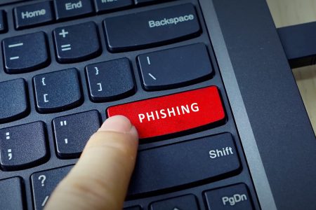 Clienţii BCR au fost ținta unor atacuri de tip phishing.  Cum funcționează un astfel de atac și cum poți anula eventuale tranzacţii ilicite din cont