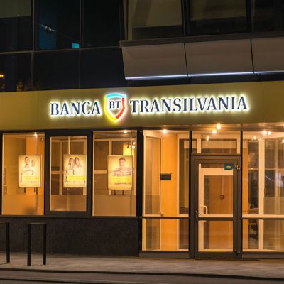Banca Transilvania urcă în topul celor mai valoroase 500 de branduri bancare din lume. Valoarea de brand a băncii de la Cluj a ajuns la 441 milioane de dolari. David Haigh, CEO Brand Finance: ”Răspunsul băncilor la criza Covid-19 au produs o creştere anuală a scorului reputaţional în faţa clienţilor”
