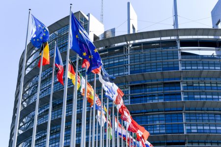Decizie istorică: Parlamentul European a aprobat Mecanismul de Redresare și Reziliență. Statele europene vor primi peste 672 de miliarde de euro pentru contracararea efectelor pandemiei. Câți bani revin României