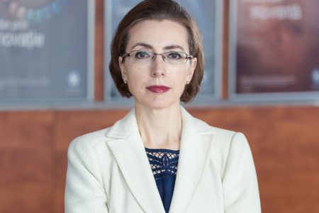 Cornelia Dumitrescu, Alpha Bank România, explică de ce putem fi optimiști cu privire la depășirea incertitudinilor generate de pandemie. Care sunt principalii indicatori pe care trebuie să-i urmărească periodic românii din perspectiva unui bancher de risc