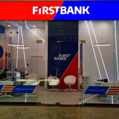 FOTO. First Bank lansează noua colecție de carduri. Viorel Ruse: Noile carduri pot fi privite ca o serie de mini opere de artă de buzunar, ce le reamintesc mereu deţinătorilor de The American Way