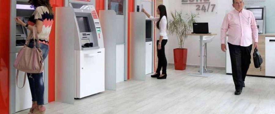Războiul bancomatelor! Topul băncilor după infrastructura de echipamente dedicate cardurilor și operațiunilor de tip self banking. 6 bănci dețin mai mult de 77% din totalul ATM-urilor disponibile în România. Banca Transilvania controlează aproape 30% din rețeaua de POS-uri