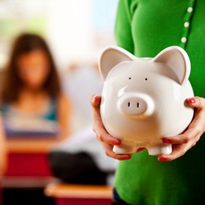 Săptămâna Global Money Week va fi o amplă campanie de conștientizare a consumatorilor. BNR organizează Săptămâna Mondială a Banilor, ARB susține concursul European Money Quiz, iar ASF face cursuri de educație financiară pentru tinerii din centrele de plasament. Programul complet al acestui maraton de educație financiară