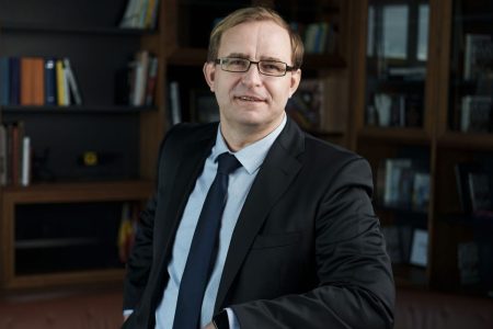 Noul șef al Raiffeisen Bank, Zdenek Romanek, la bilanțul activității băncii din primul trimestru din 2022: ”Ne confruntăm cu o situație extrem de imprevizibilă și dificilă, razboiul din Ucraina, care determină schimbări în comportamentul clienților”