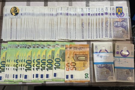 DIICOT: O rețea infractională a retras 16  milioane de dolari din conturile unei bănci din România