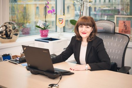 Gabriela Nistor, noul director general al Idea::Bank: Sunt deosebit de onorată de această provocare de a construi prima bancă exclusiv digitală <made in Romania>. Avem ambiții mari și alocăm toate resursele necesare și, ca de obicei, punem suflet în proiectul care începe acum