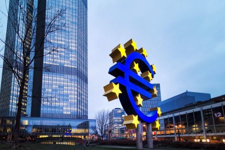 Rămasă fără soluții în lupta cu inflația, BCE face o mișcare istorică și majorează dobânda de referinţă cu 0,75%