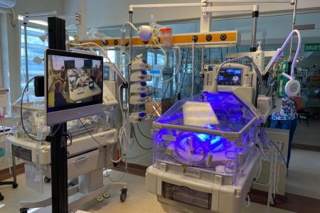 BCR finanțează proiectul de instalare a soluției de telemedicină la Spitalul Clinic Județean de Urgență din Târgu Mureș. Nicoleta Deliu – Pașol: ”Ne bucurăm să fim alături de medicii din Târgu Mureș, pentru că știm de câtă nevoie este de noi toți în comunitate”