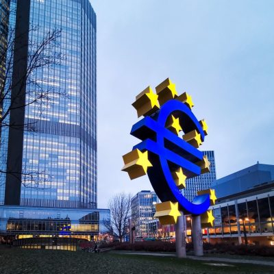 Cu o inflație record, BCE recurge la o nouă majorare istorică de dobândă de 0,75%
