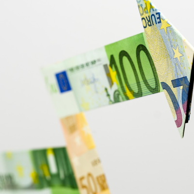 Amenzi de aproape 50.000 de euro pentru două bănci ce nu au reușit să protejeze datele cu caracter personal ale clienților
