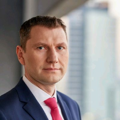 First Bank îl numește pe Răzvan Filcescu în funcţia de Vicepreşedinte responsabil de coordonarea tuturor activităţilor de business. Henk Paardekooper: Răzvan este persoana potrivită pentru a construi și dezvolta în continuare activitățile de business ale băncii